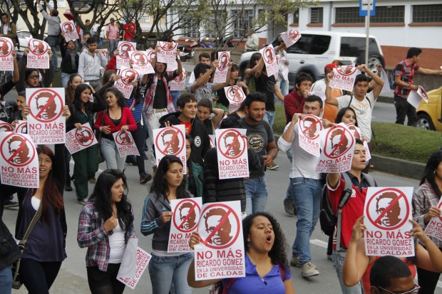 protesta  u de caldas dac o08